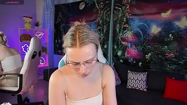 TiffanyBatson online show from March 19, 9:06 am