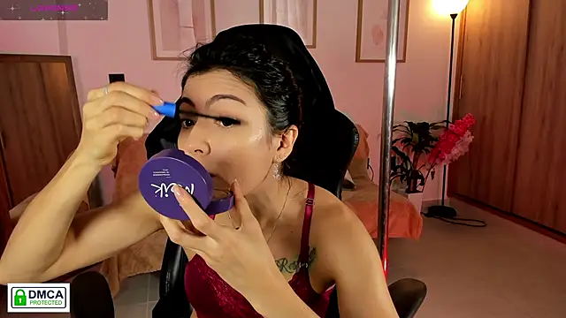 Lilabril online show from May 14, 2:35 pm