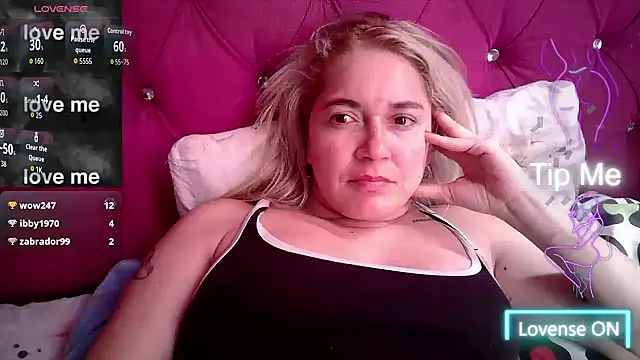 Izury Blondee online show from September 23, 7:06 pm