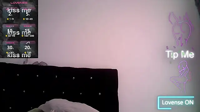 Izury Blondee online show from November 6, 7:04 pm