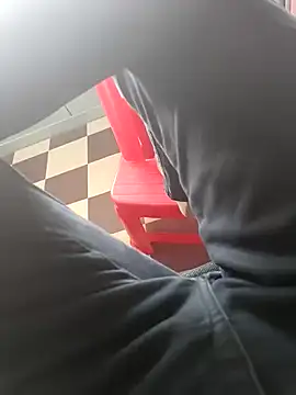 Snapshot of HeftyTheory7 chatting on October 28, 8:29 am HeftyTheory7 online show from October 28, 8:29 am