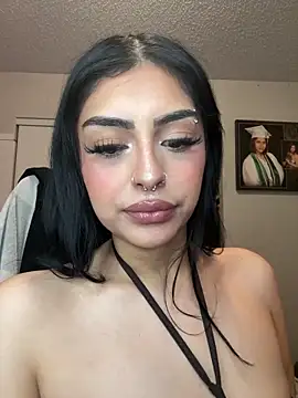 ThickerThanYoBitch online show from October 12, 7:07 am