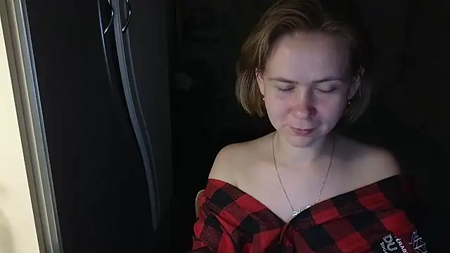 Snapshot of Riley_Roo chatting on May 16, 7:45 pm Riley Roo online show from May 16, 7:45 pm
