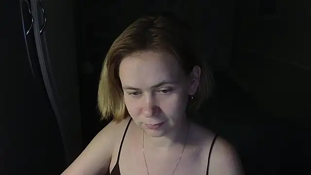 Snapshot of Riley_Roo chatting on May 17, 7:10 pm Riley Roo online show from May 17, 7:10 pm
