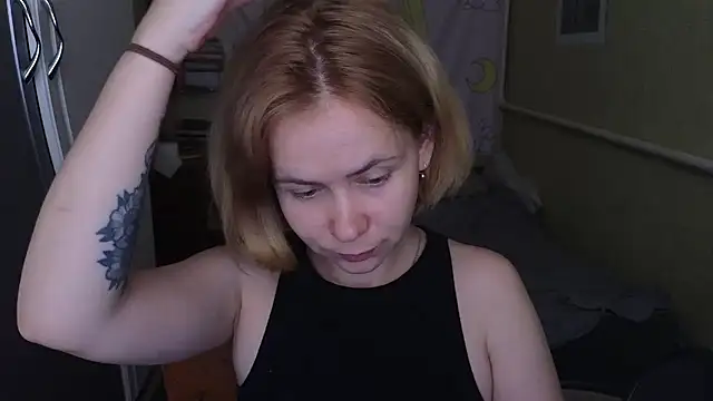 Snapshot of Riley_Roo chatting on May 19, 9:48 am Riley Roo online show from May 19, 9:48 am