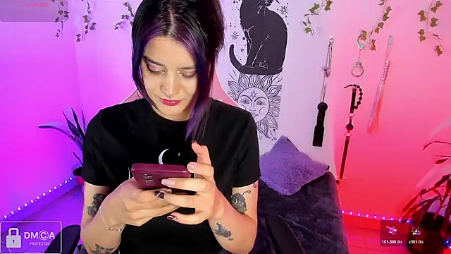Snapshot of Violet-Queen chatting on March 14, 10:04 pm Violet-Queen online show from March 14, 10:04 pm