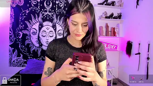 Snapshot of Violet-Queen chatting on March 21, 4:50 am Violet-Queen online show from March 21, 4:50 am