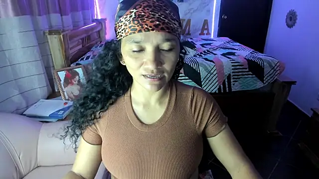 Snapshot of rayza_mature_154 chatting on February 23, 12:30 am rayza mature 154 online show from February 23, 12:30 am