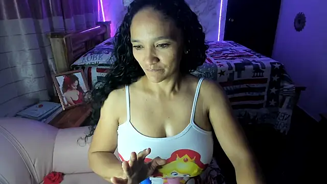 Snapshot of rayza_mature_154 chatting on March 2, 1:26 am rayza mature 154 online show from March 2, 1:26 am