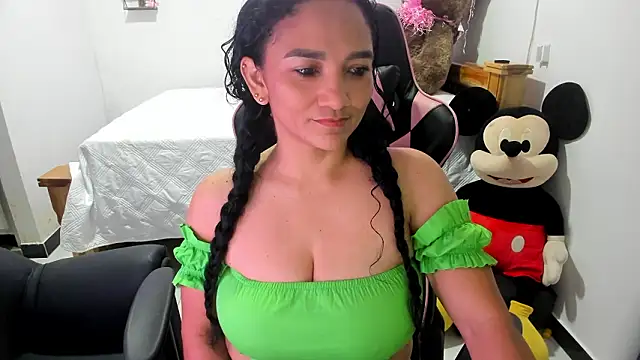 Snapshot of rayza_mature_154 chatting on February 19, 2:13 pm rayza mature 154 online show from February 19, 2:13 pm