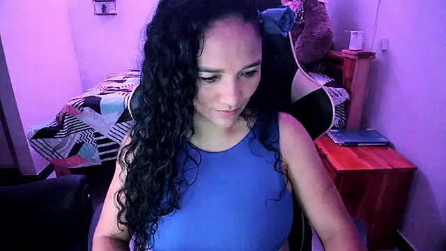 Snapshot of rayza_mature_154 chatting on March 12, 2:45 pm rayza mature 154 online show from March 12, 2:45 pm