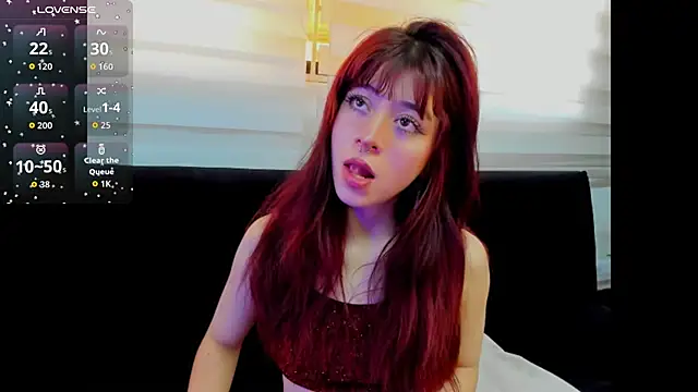 SuzzyyM online show from March 11, 8:37 pm