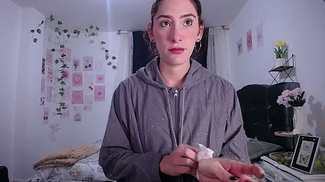 IsaBaileys  online show from May 6, 2:51 am
