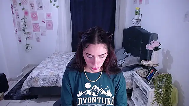 IsaBaileys  online show from May 18, 1:13 am
