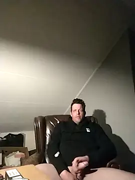 Snapshot of Knuffelstaaf123 chatting on March 12, 9:21 pm Knuffelstaaf123 online show from March 12, 9:21 pm