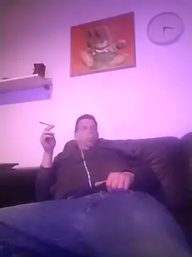 Snapshot of Knuffelstaaf123 chatting on March 30, 6:31 pm Knuffelstaaf123 online show from March 30, 6:31 pm