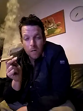 Snapshot of Knuffelstaaf123 chatting on April 7, 7:47 pm Knuffelstaaf123 online show from April 7, 7:47 pm