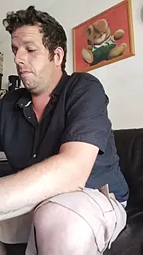 Snapshot of Knuffelstaaf123 chatting on July 19, 3:27 pm Knuffelstaaf123 online show from July 19, 3:27 pm