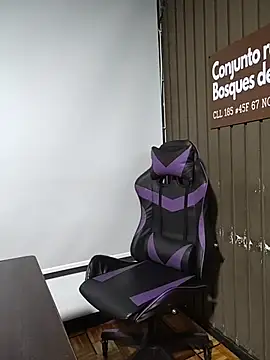 Snapshot of Cute_Penelope chatting on March 3, 11:05 am Cute Penelope online show from March 3, 11:05 am