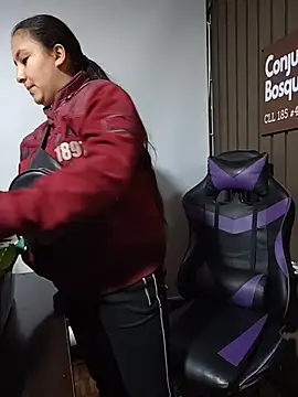 Snapshot of Cute_Penelope chatting on April 1, 11:11 am Cute Penelope online show from April 1, 11:11 am