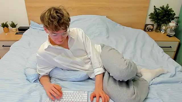 Fandi 777 online show from December 24, 8:00 am