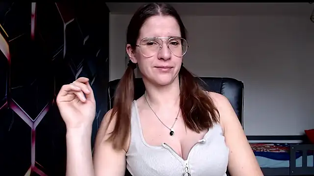 KayaRose online show from December 11, 8:15 am