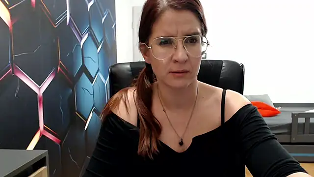 KayaRose online show from February 18, 7:09 pm