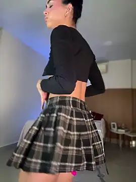 Lianh Benett online show from December 4, 4:43 am