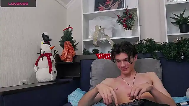 Snapshot of CalvinCay chatting on December 20, 1:58 am CalvinCay online show from December 20, 1:58 am