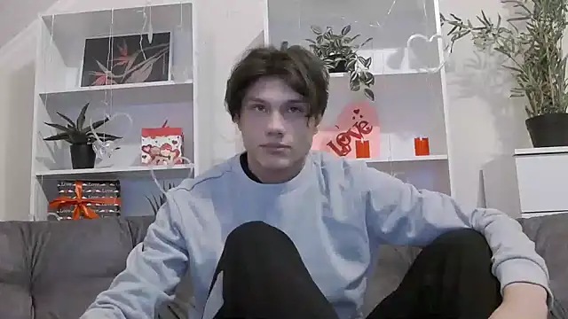 Snapshot of CalvinCay chatting on February 5, 1:37 am CalvinCay online show from February 5, 1:37 am