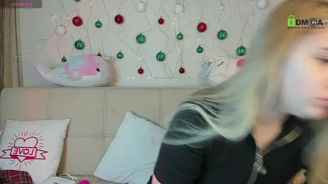 Snapshot of Mery_Haily chatting on December 18, 1:56 pm Mery Haily online show from December 18, 1:56 pm