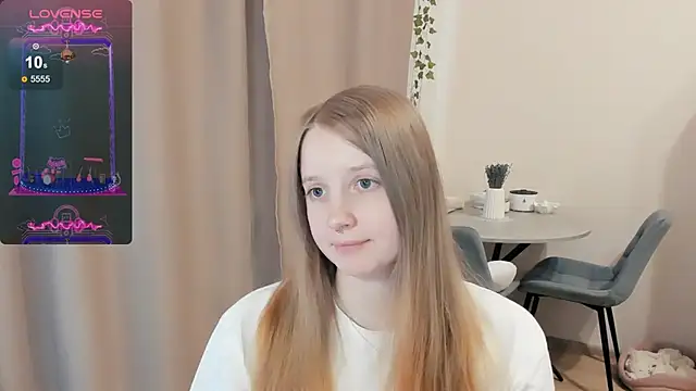 Snapshot of Alyaley chatting on October 7, 10:12 am Alyaley online show from October 7, 10:12 am