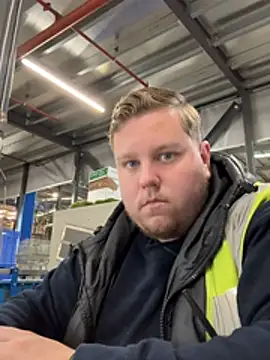 Lukeyboy027 online show from April 13, 9:15 am