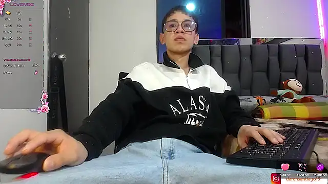 Snapshot of Mr_daren_ chatting on January 7, 5:42 pm Mr daren online show from January 7, 5:42 pm