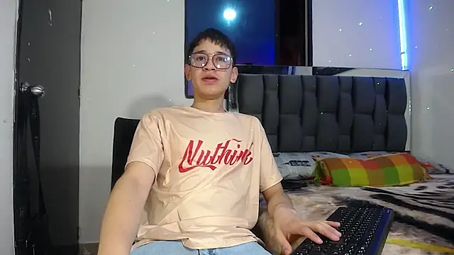 Snapshot of Mr_daren_ chatting on January 31, 6:03 pm Mr daren online show from January 31, 6:03 pm