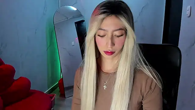 LilithCooperr  online show from October 22, 10:20 pm