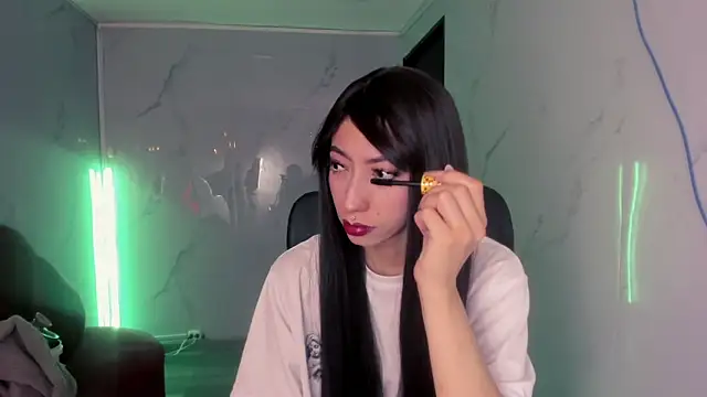 LilithCooperr  online show from May 8, 3:23 am