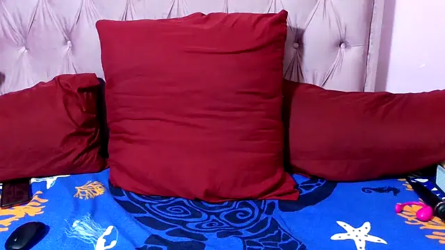 Snapshot of SweetMellowX1 chatting on October 27, 6:34 pm SweetMellowX1 online show from October 27, 6:34 pm