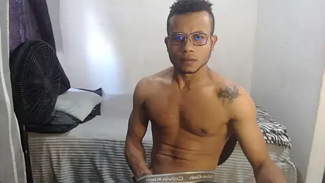 grandominantex1 online show from January 17, 9:40 pm