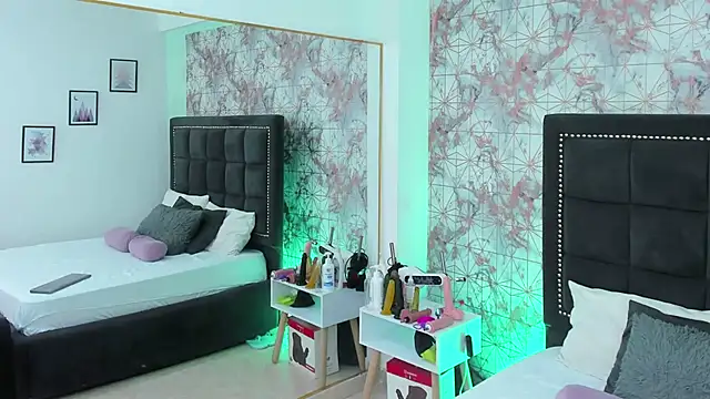 AnyLeonhard online show from February 4, 7:55 pm