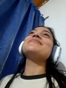 Snapshot of littlemelii chatting on January 15, 12:09 am littlemelii online show from January 15, 12:09 am