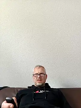 Snapshot of Heidemensch chatting on April 17, 8:28 am Heidemensch online show from April 17, 8:28 am