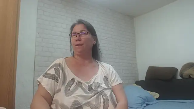 Snapshot of EmmaSquirt chatting on February 18, 11:55 pm EmmaSquirt online show from February 18, 11:55 pm