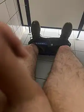 Snapshot of Drummer112 chatting on January 13, 2:44 pm Drummer112 online show from January 13, 2:44 pm