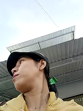 Snapshot of 2HotAsain4u chatting on February 24, 12:41 am 2HotAsain4u online show from February 24, 12:41 am