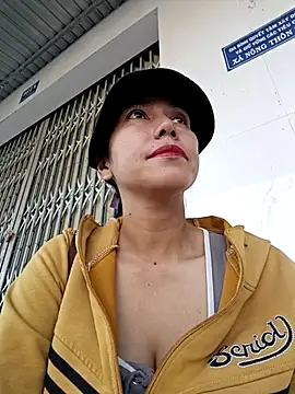 Snapshot of 2HotAsain4u chatting on March 20, 12:48 am 2HotAsain4u online show from March 20, 12:48 am