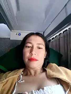 Snapshot of 2HotAsain4u chatting on April 2, 12:19 am 2HotAsain4u online show from April 2, 12:19 am