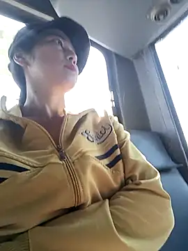 Snapshot of 2HotAsain4u chatting on April 4, 7:50 am 2HotAsain4u online show from April 4, 7:50 am