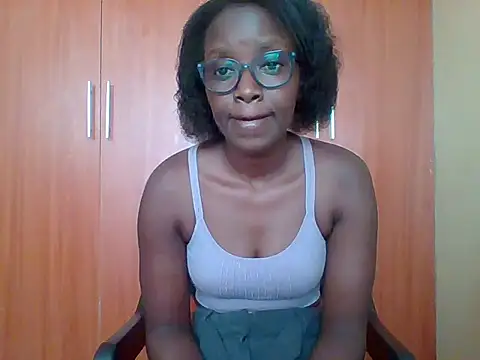 Snapshot of sexy_darleen23 chatting on February 14, 6:32 am sexy darleen23 online show from February 14, 6:32 am