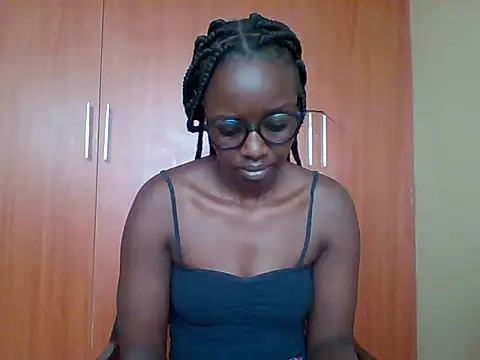 Snapshot of sexy_darleen23 chatting on February 18, 9:49 am sexy darleen23 online show from February 18, 9:49 am